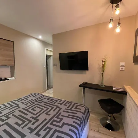 Rdc 1 - Meublée Au Cœur Du Centre De Apartamento Montluçon